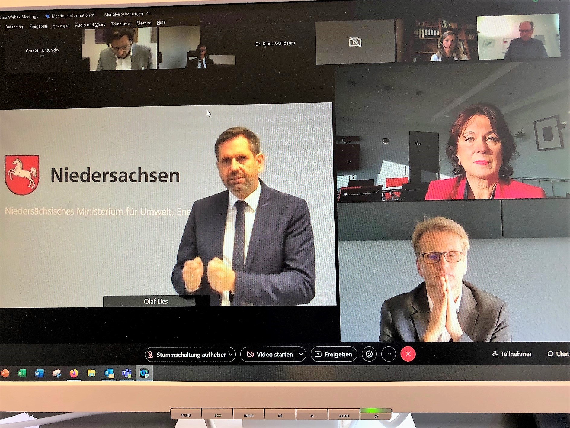 Experten übergeben Empfehlungen zum Ausbau der Ladeinfrastruktur